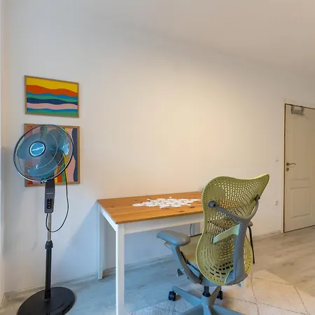2br - Workspace With Elevator וארנה
