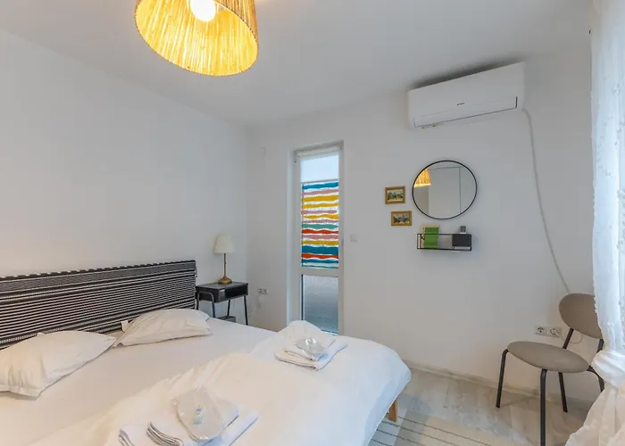 Appartement 2br - Workspace With Elevator